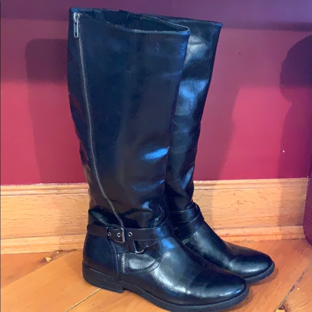 Black boots